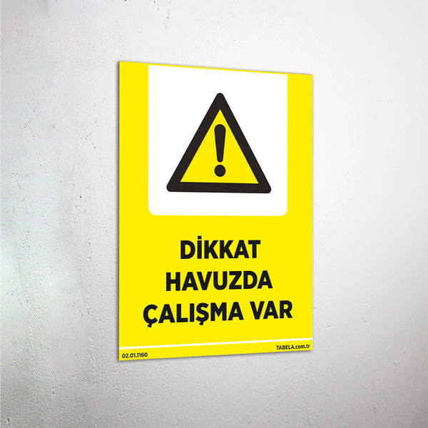 Dikkat Havuzda Çalışma Var Levhası
