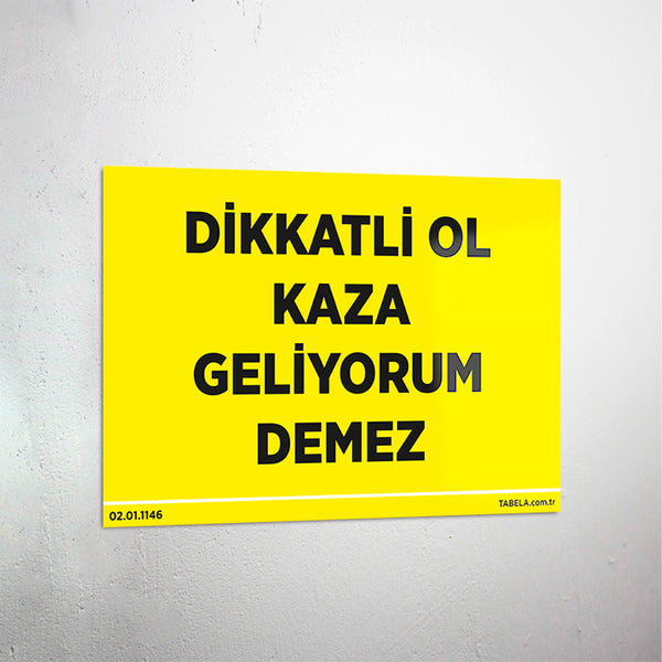 Dikkatli Ol Kaza Geliyorum Demez Levhası