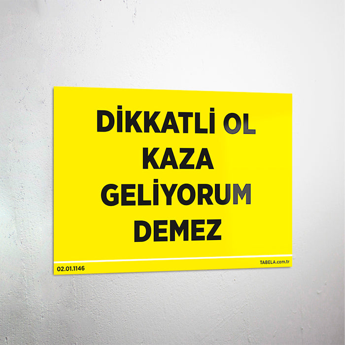 Dikkatli Ol Kaza Geliyorum Demez Levhası