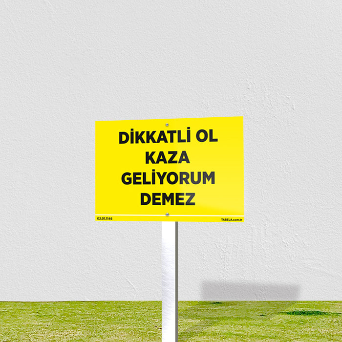 Dikkatli Ol Kaza Geliyorum Demez Levhası